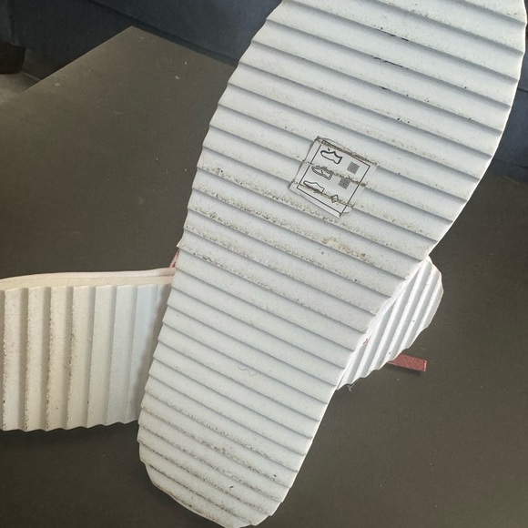 Slippers - Picture 4 of 4